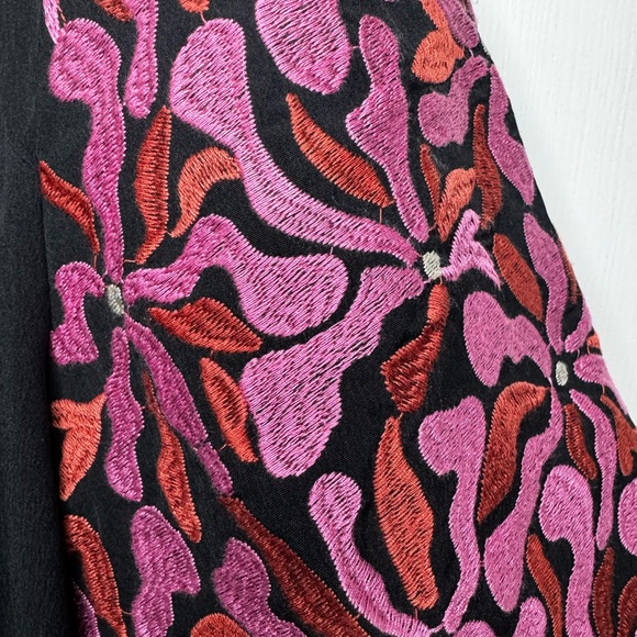 Entro Black Top Embroidered with Puff Sleeves M - Picture 3 of 6